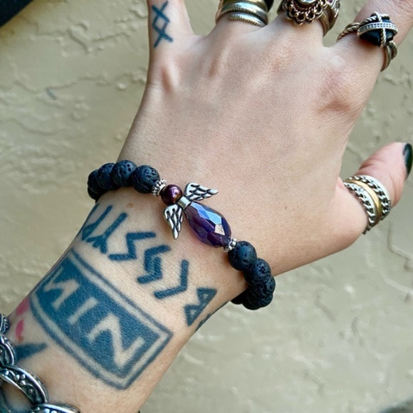 π΄β SALE ! red dot items are 2 for $25 . Bundle more than 3 and its $10 each π - Picture 6 of 12